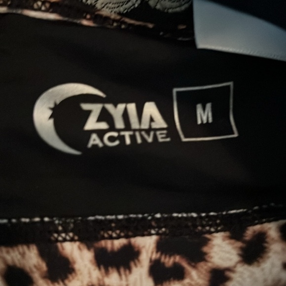 Zyia Leopard Set - Picture 3 of 10